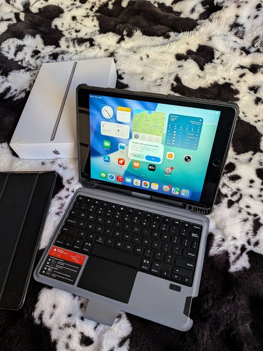 Apple iPad gen. 9 64Gb + akcesoria etui nillkin