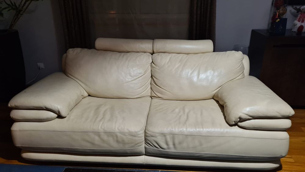 2 Sofás em pele bom estado