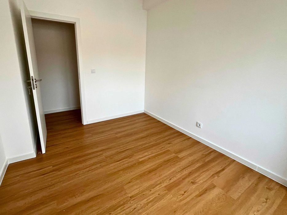 Apartamento T2 Totalmente Renovado com Arrecadação - Amadora