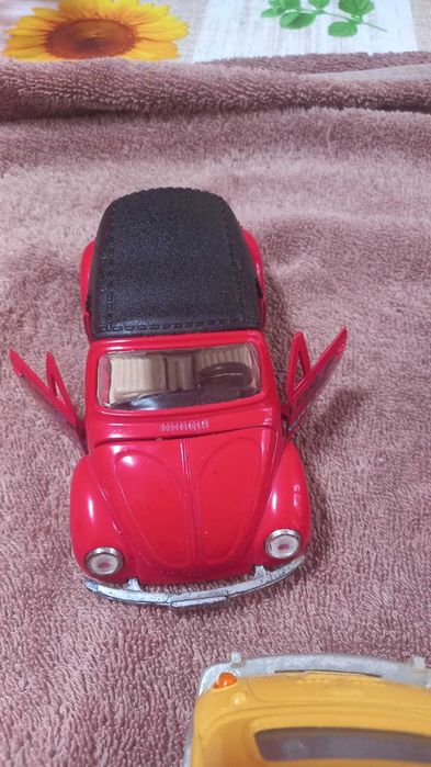 Volkswagen Carocha Cabriolet Clássico em Metal – Portas Funcionais