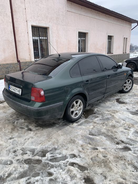 Пассат б5  1.8 бензин простий без турбіни.