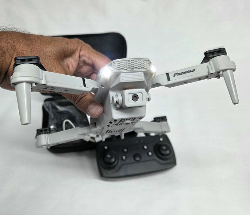 Drone Pacegle E88 Pro com câmara, comando e mala de transporte