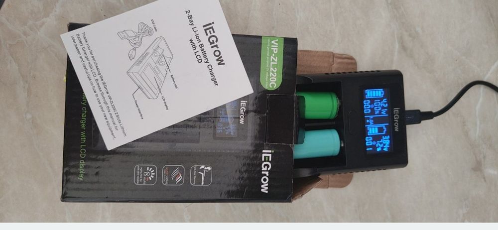 Потужний зарядний пристрій XTAR VC4Plus  3А