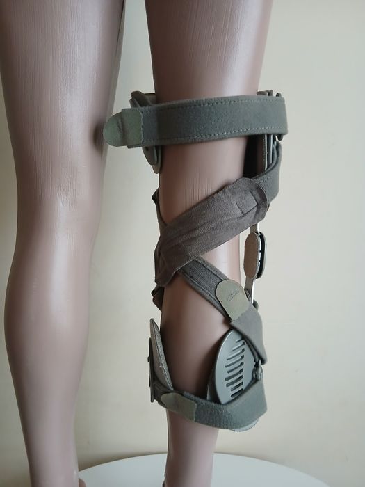 Колінний ортез.unloader one