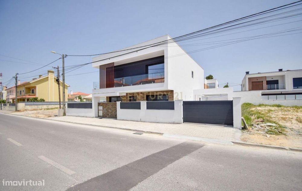 Moderna Moradia T4 em Construção em Corroios, Seixal