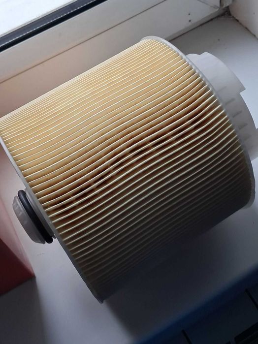 Фільтр повітряний на Audi А6С6  MAHLE / KNECHT
LX10061D новий.