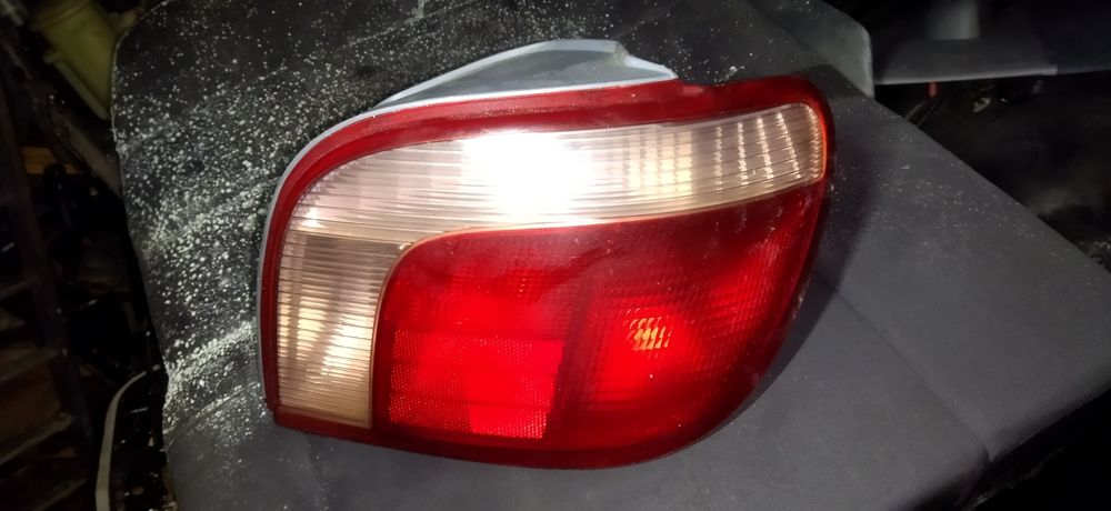 farolim trás direito yaris