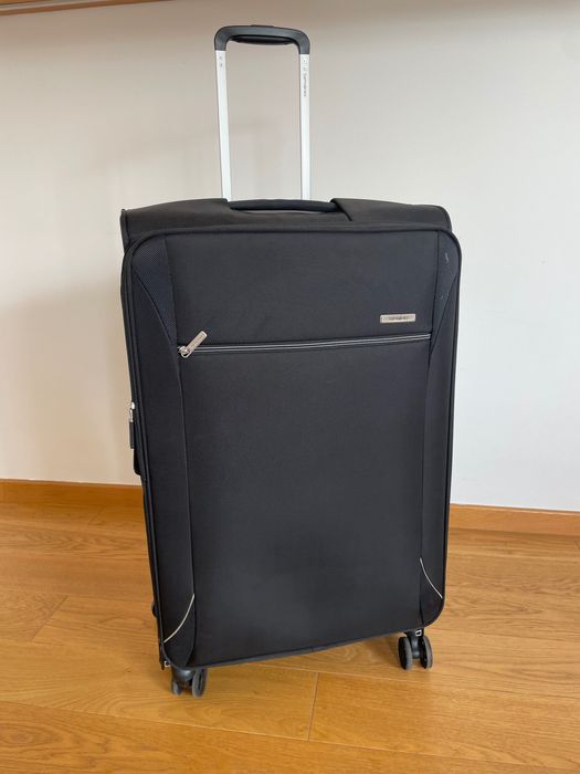 Walizka Samsonite z metkami na gwarancji