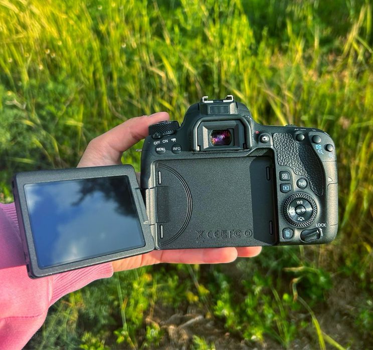 Фотоапарат Canon 77d