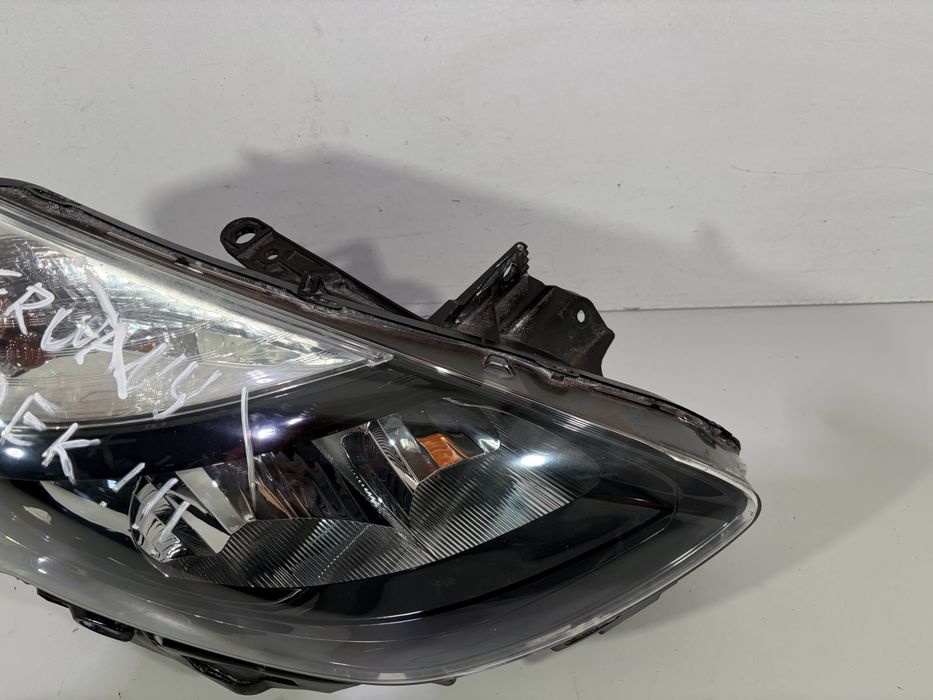 Renault clio iii 3 lift lampa przód przednia prawa europa uszkodzona