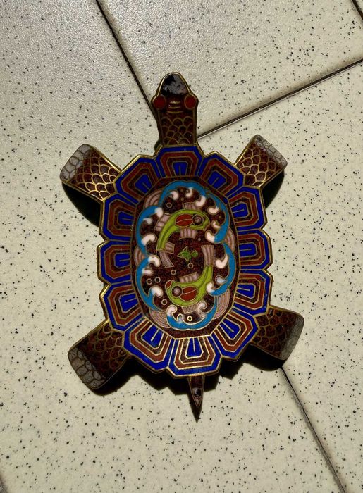 Travessa chinesa em Cloisonné em forma de tartaruga