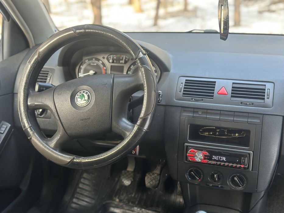 Продам Skoda Fabia 1.2 бензин 2006г