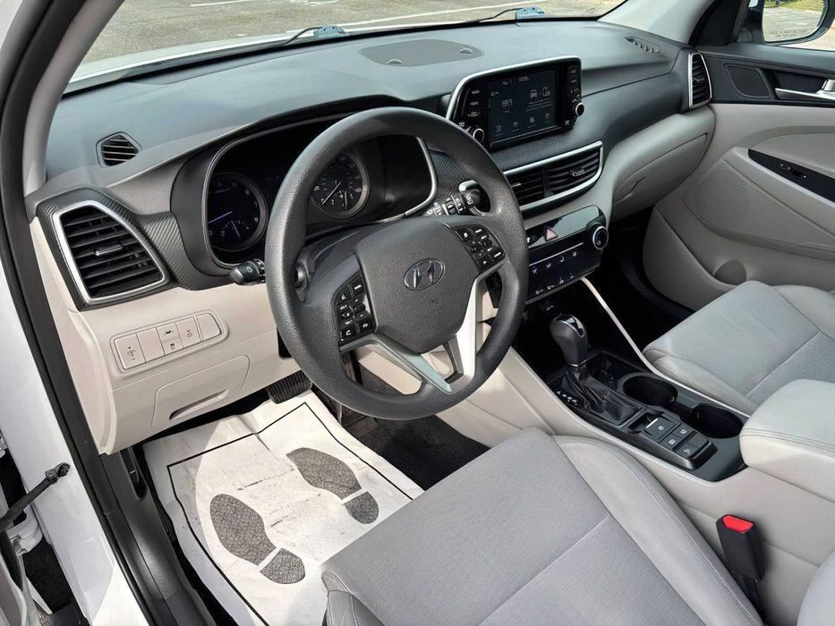 Hyundai Tucson SE      2019