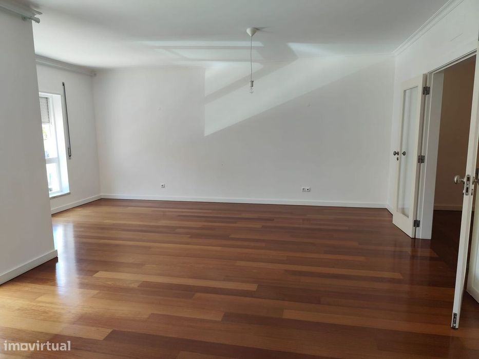 Apartamento T3 com estacionamento, São Domingos de Rana, Cascais