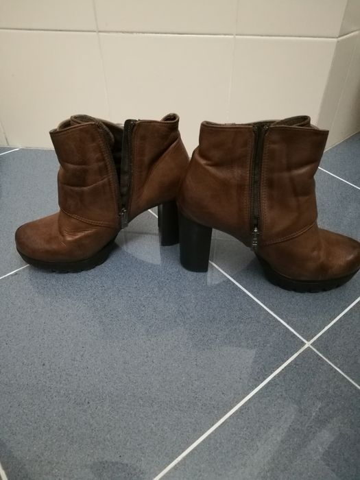 Botins Hush Puppies Castanhos