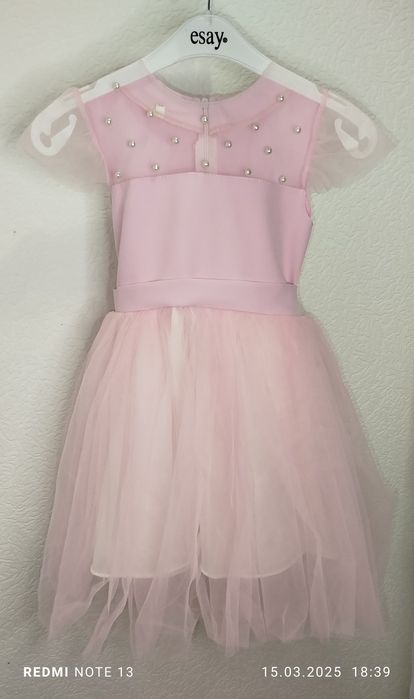 Чудова сукня на вік 7-8 років,ріст вказано 128