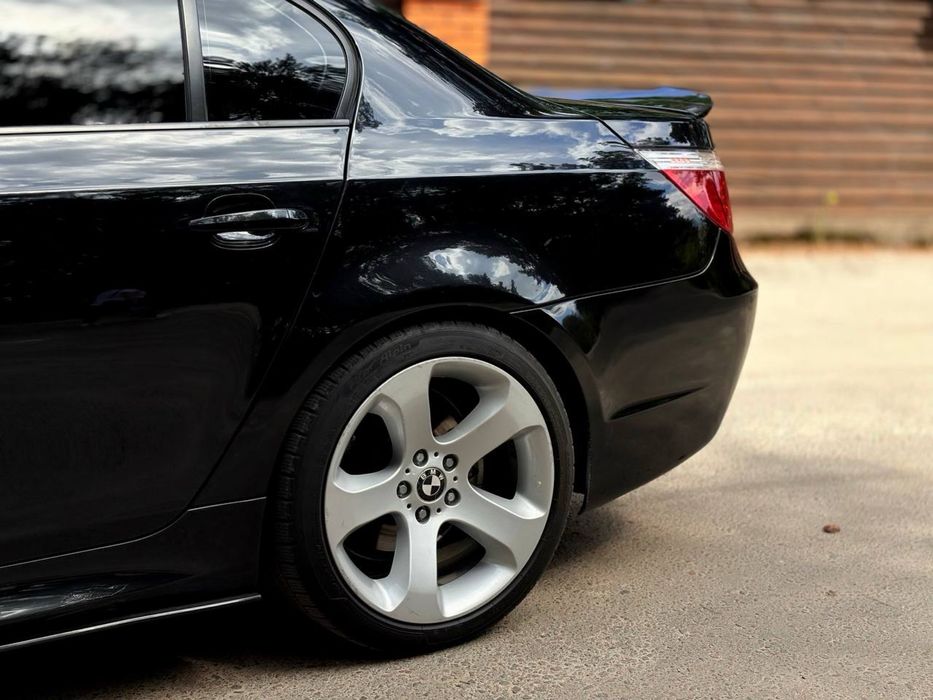 BMW E60 523I