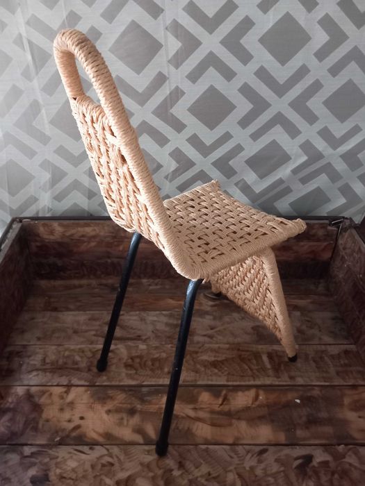 Peça de mobiliário artesanal, de origem alentejana