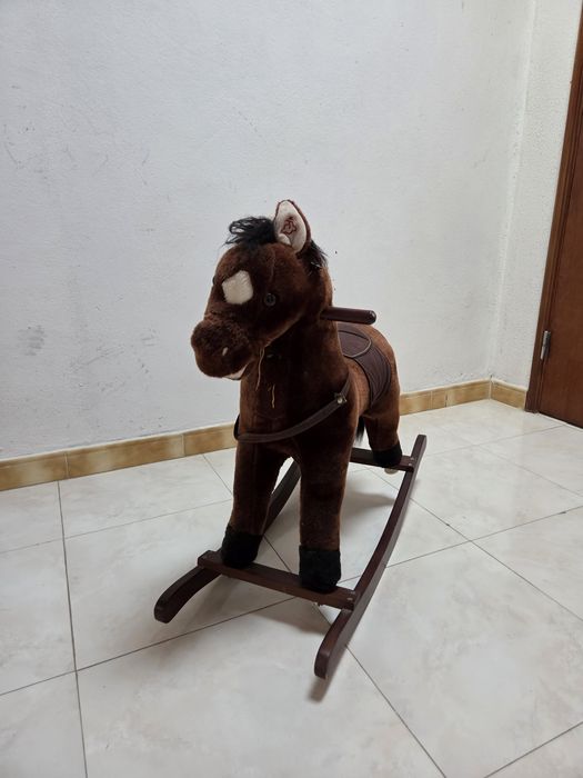 Cavalo de baloiço madeira