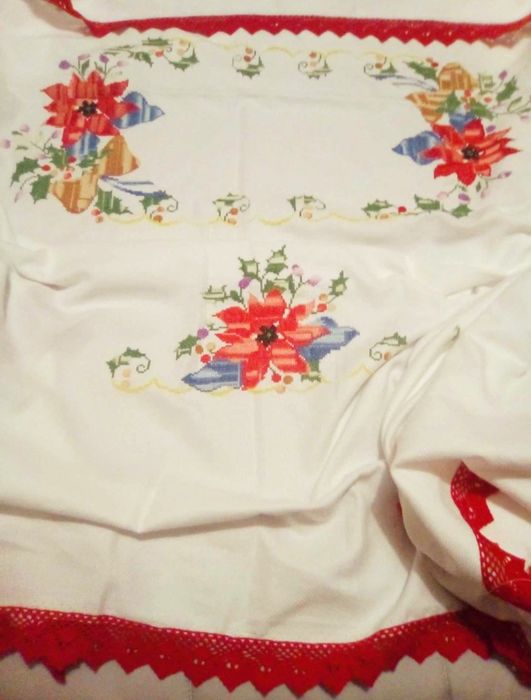 Toalha de Natal em ponto cruz com renda,nova