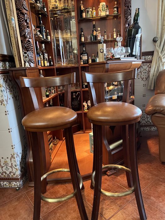 Bar de sala em madeira cerejeira