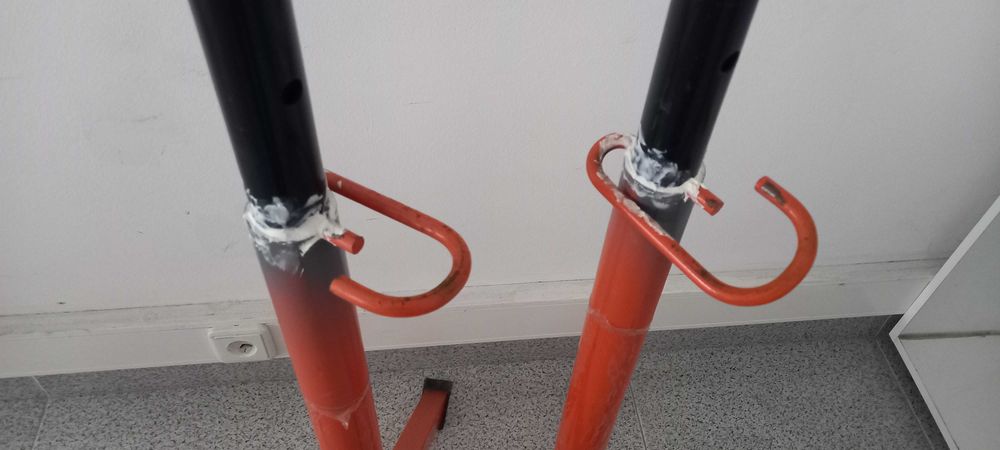 Cavaletes para barra de musculação