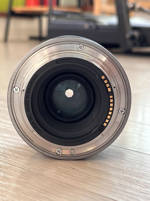Canon RF 50mm 1.8