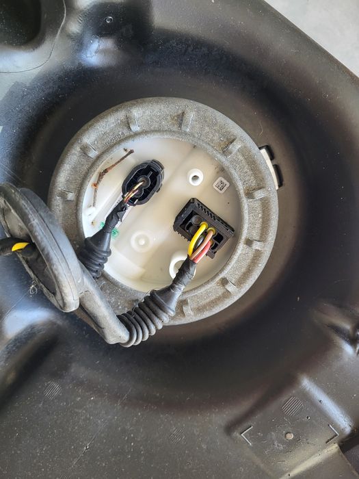 Zbiornik paliwa bmw m3 e92 e93 e90 v8 4.0 420km  Kompletny
