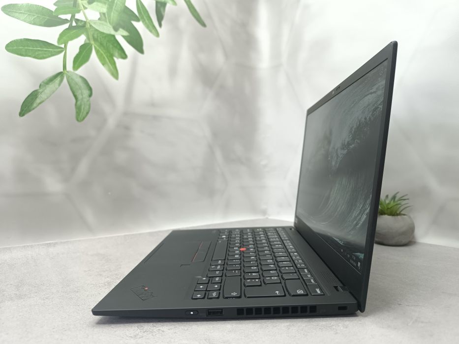 Ультрабук Lenovo ThinkPad X1 Carbon 7th/i5-8365U/16/256/Full HD IPS