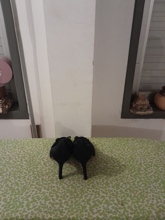 Vendo Sapatos de Senhora HAITY muito bonitos como novos