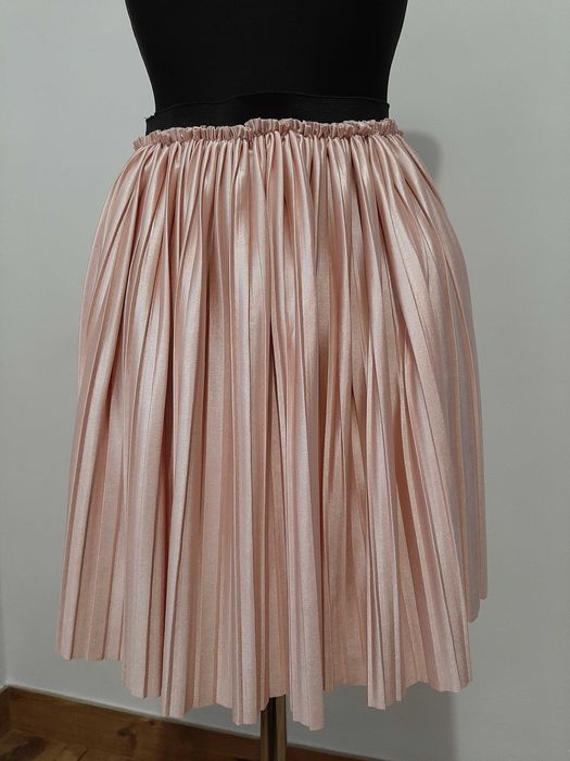 Plisowana, połyskująca spódnica w kolorze pudrowego różu, XS/S/M