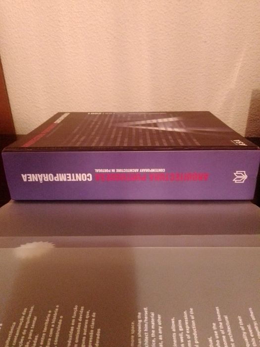 Livro  Arquitectura Portuguesa Contemporânea