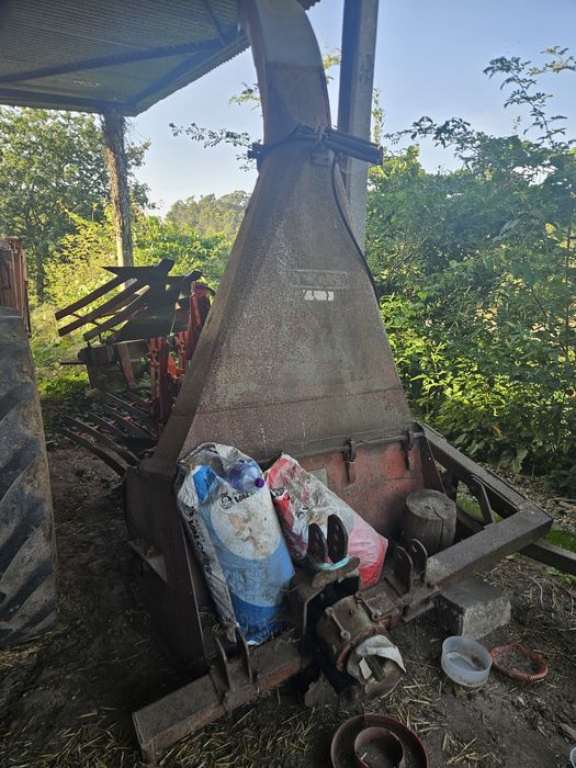 Trator internacional com alfaias