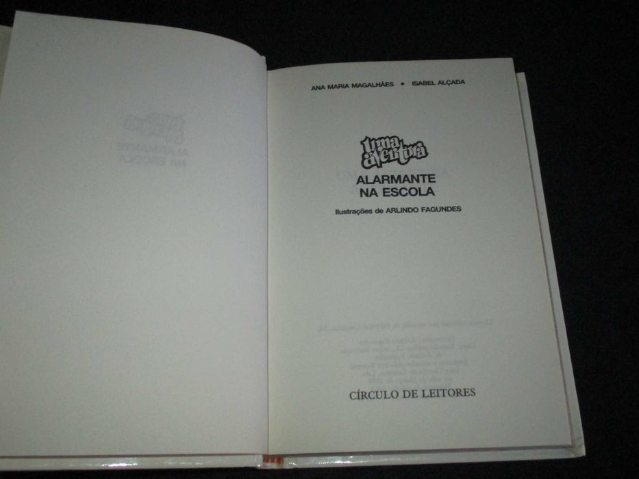 Livro Uma Aventura Alarmante Na Escola Duplo