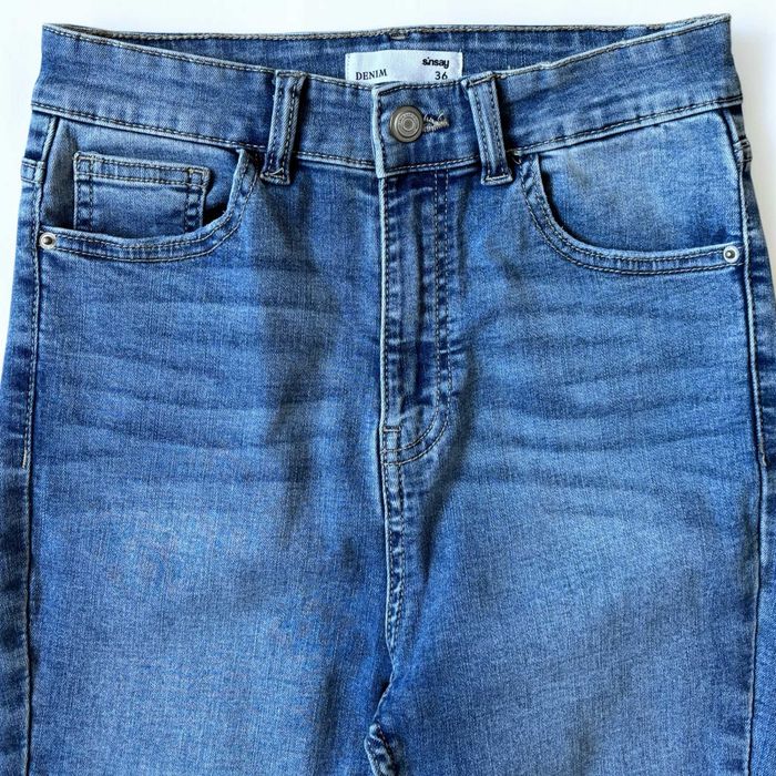 Sinsay jeansy damskie slim fit niebieskie spodnie denim rozmiar 36