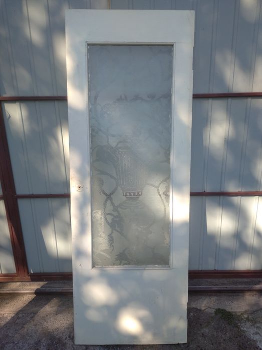 Двери  на кухню со стеклом б/у