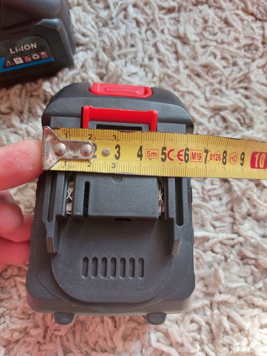 2 Акумулятори на 20в. + зарядний пристрій