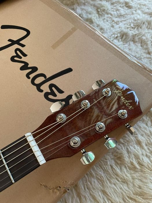 Продам новую акустическую гитару.