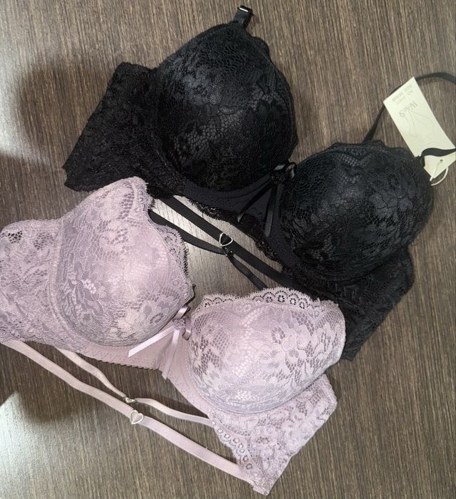Бюстгальтер, жіноча білизна В