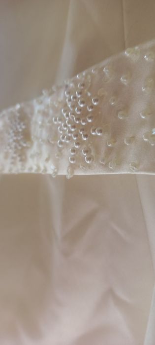 Біла сукня в підлогу