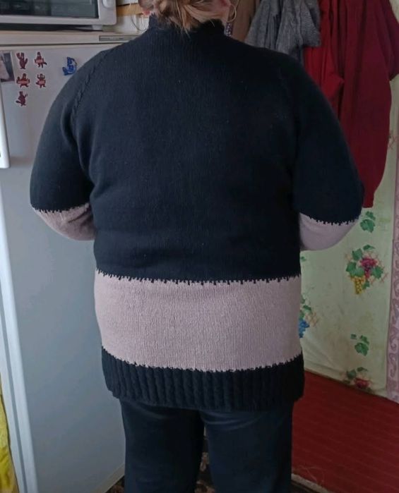 Продам вязаный свитер