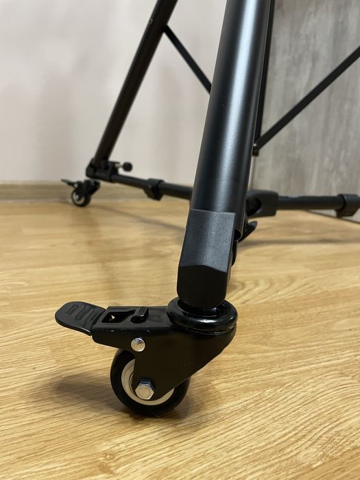 Кронштейн для монітора 32" з автономним міні пк на Intel Iris