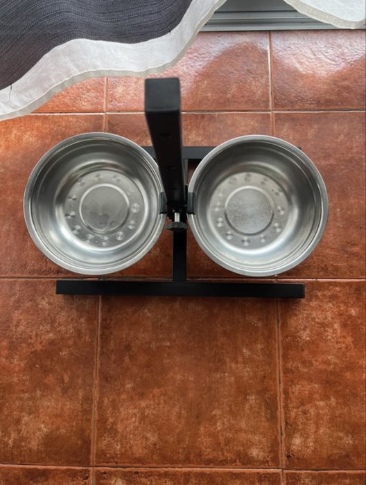 Comedouro ajustável