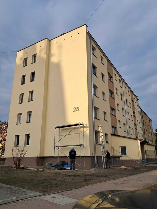 Malowanie elewacji, dachów i docieplenia.