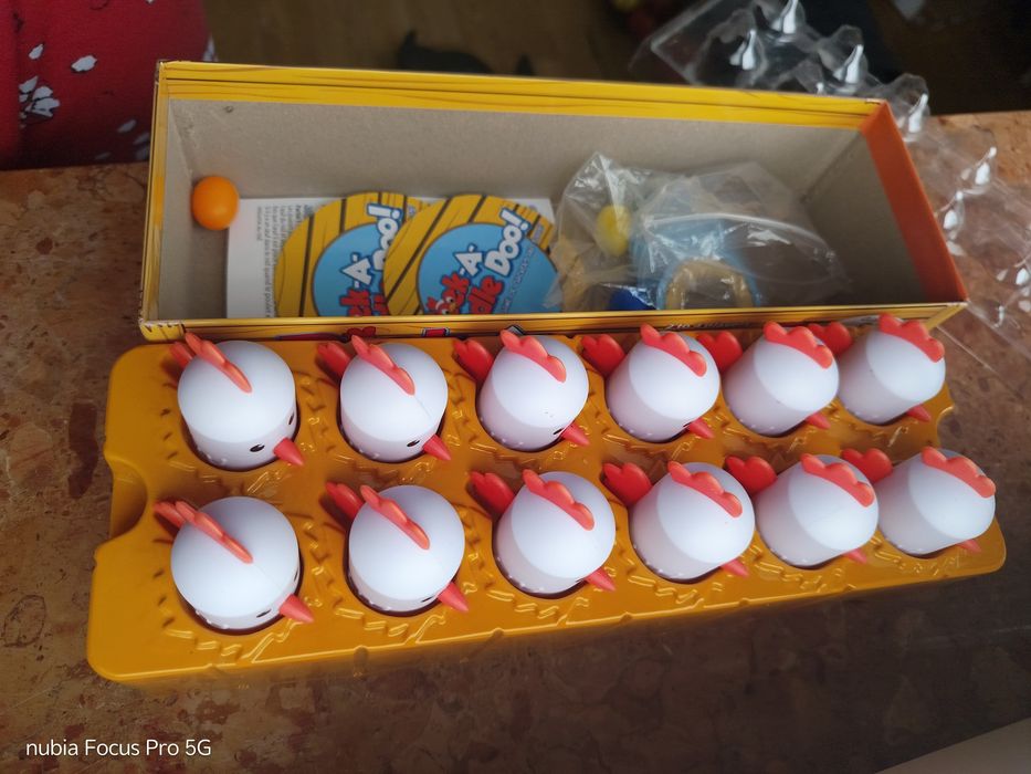 Gra Kurnik Peek-A-Doodle Doo Fat Brain Toys Memory kurki kury