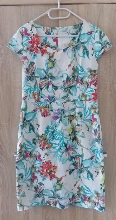 Sukienka w kwiaty na lato Quiosque rozmiar 38/M/10 bawełna