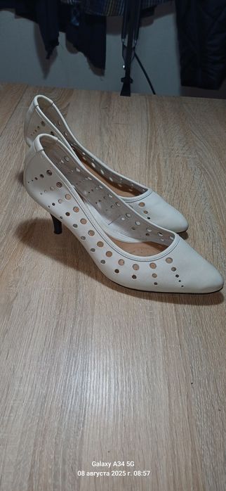 Продам женские туфли