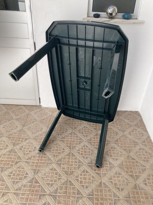 Mesa exterior verde plastico