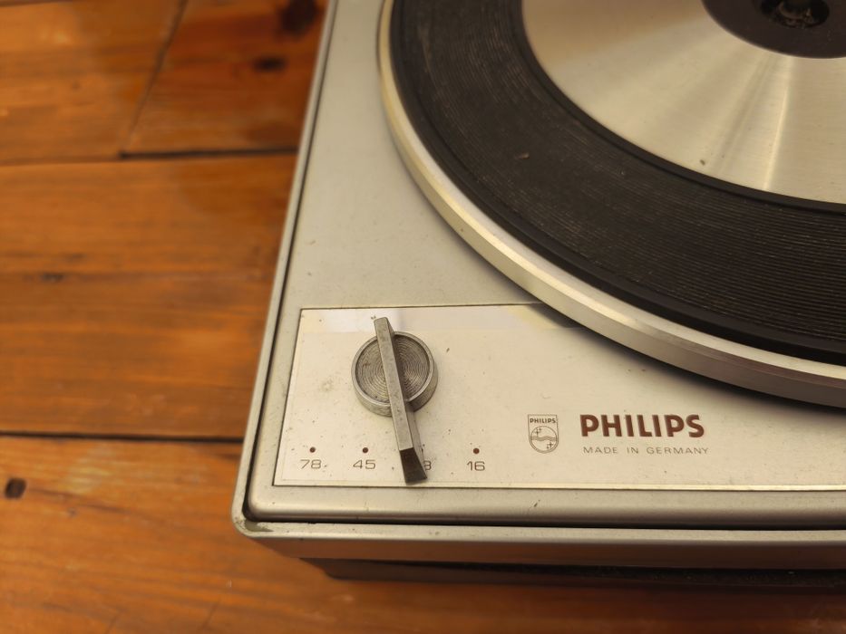 Gira-discos com Colunas Philips 660 Automático (anos 70)