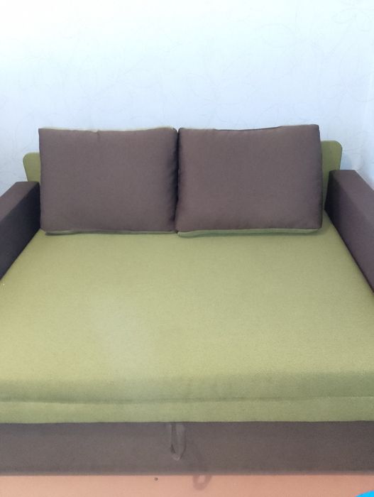 Добротный  диван / тахта